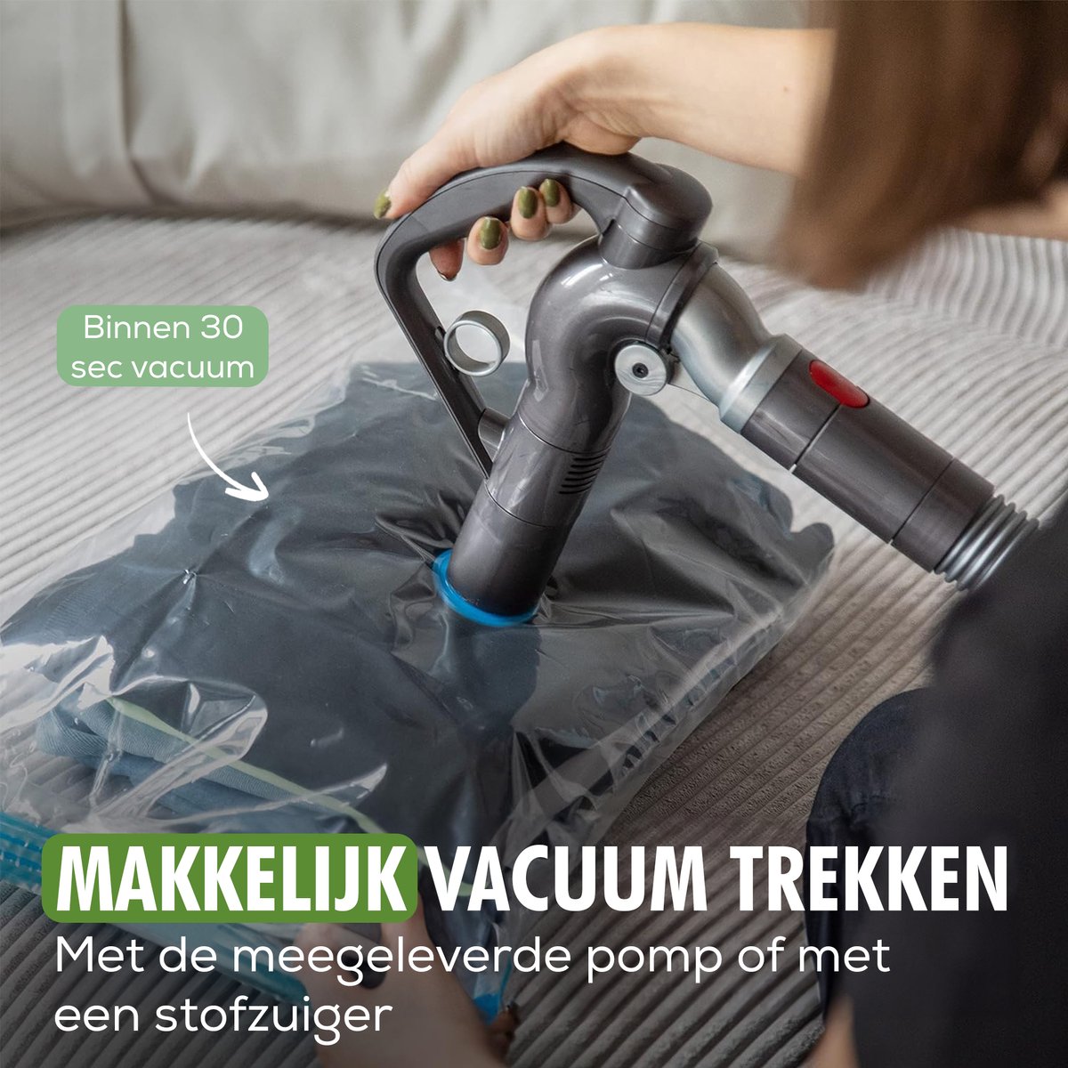 Vacuümzak leegzuigen met de meegeleverde pomp of een stofzuiger