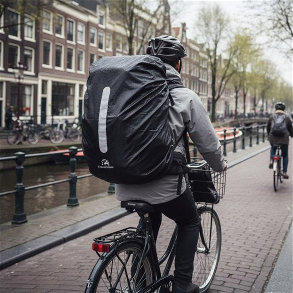 Travelhawk Regenhoes Rugzak in Gebruik