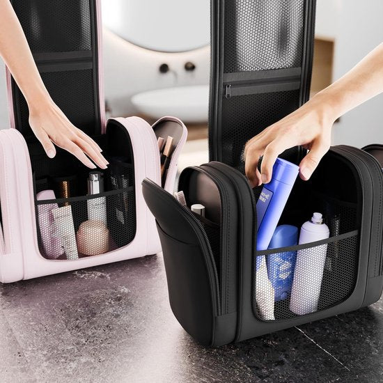 travelhawk toilettas hangend open met verzorgingsproducten