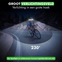 Breed lichtveld van de Travelhawk hoofdlamp tijdens het fietsen in het donker
