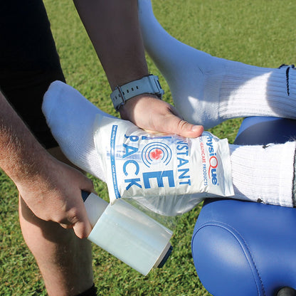 Close-up van verbandmateriaal in Travelhawk EHBO-kit