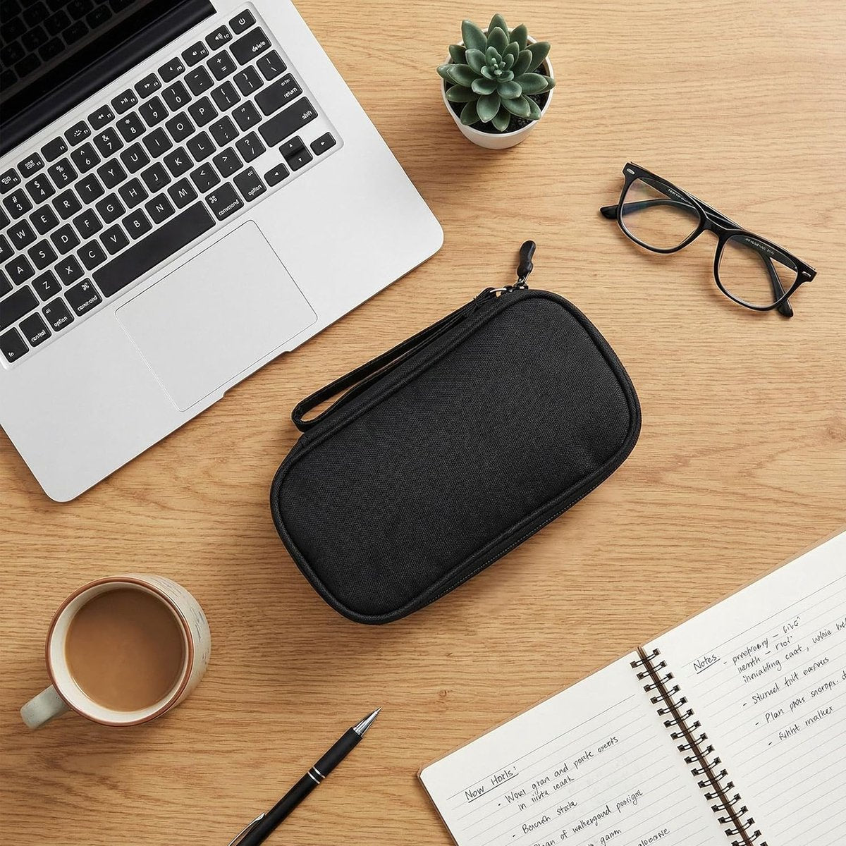 Kabels veilig bevestigd in elastische lus Travelhawk kabel organizer zwart