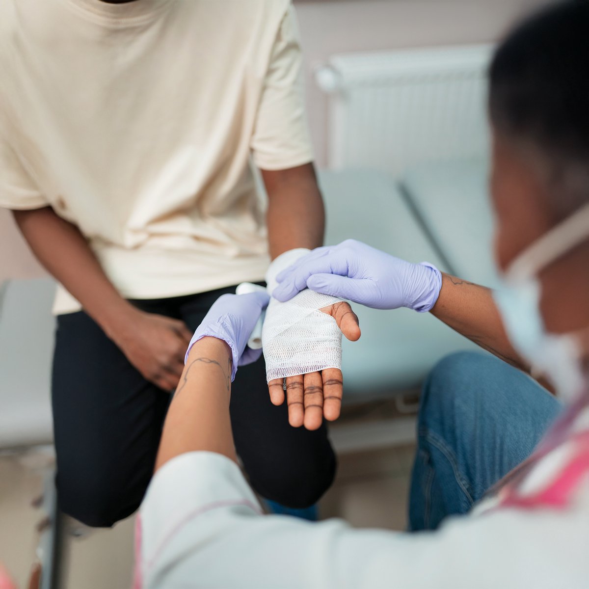 Travelhawk EHBO-kit met pleisters, verband en tools