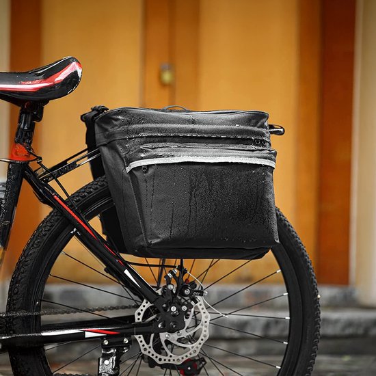 Travelhawk fietstas bevestigd op de bagagedrager