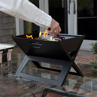 Travelhawk opvouwbare barbecue in gebruik tijdens outdoor grilling
