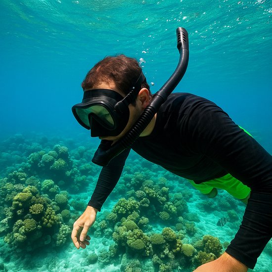 Travelhawk snorkelset in gebruik onder water