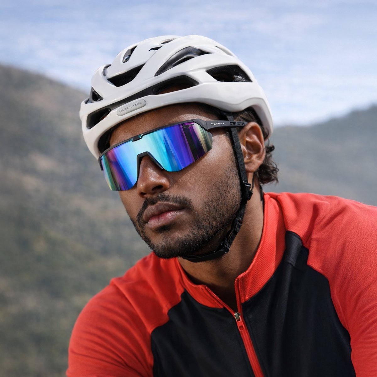 Travelhawk sportbril blauw gepolariseerde glazen en zwart frame frontaanzicht