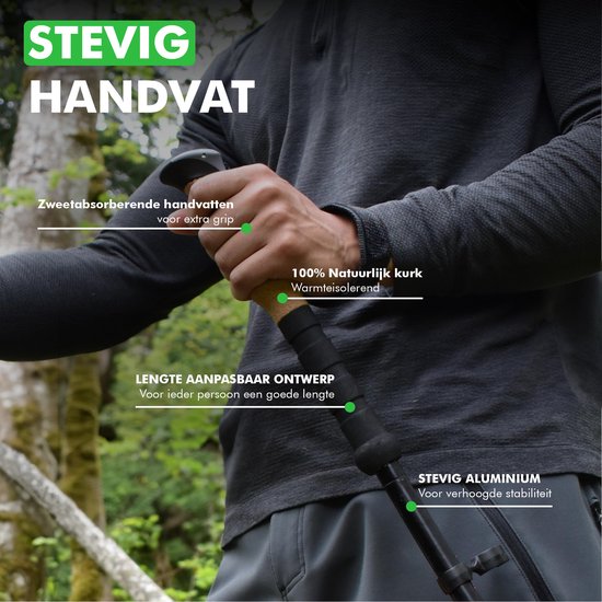 Travelhawk wandelstokken gebruikt op wandelpad