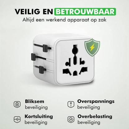 Travelhawk wereldstekker in stopcontact op reisbestemming