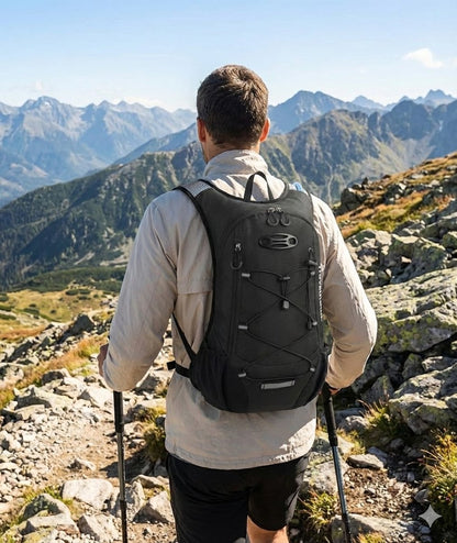 Travelhawk zwarte drinkrugzak 12 L met verstelbare schouderbanden frontaanzicht