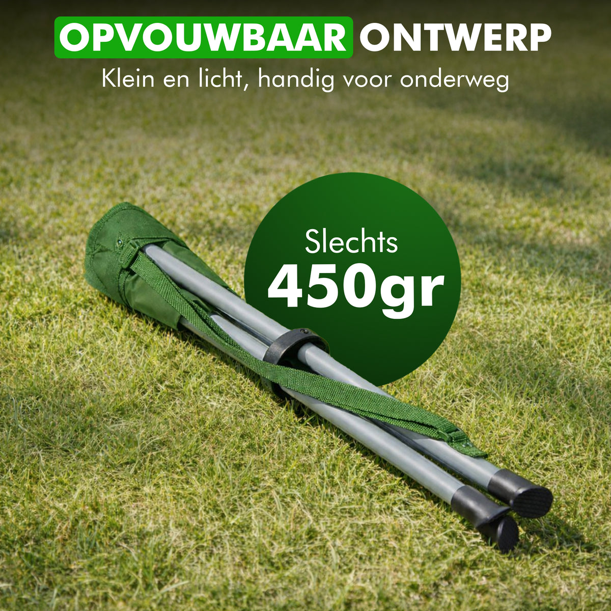 Opgevouwen groene Travelhawk campingkruk in het gras