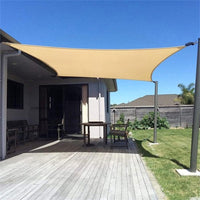 travelhawk schaduwdoek gespannen boven terras