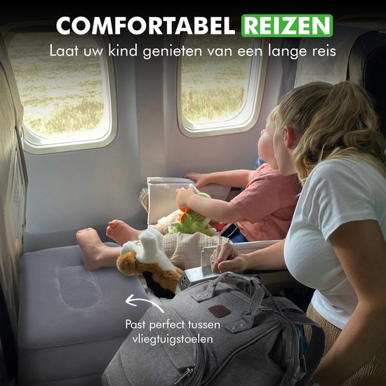 travelhawk vliegtuigbedje opgeblazen tussen vliegtuigstoelen