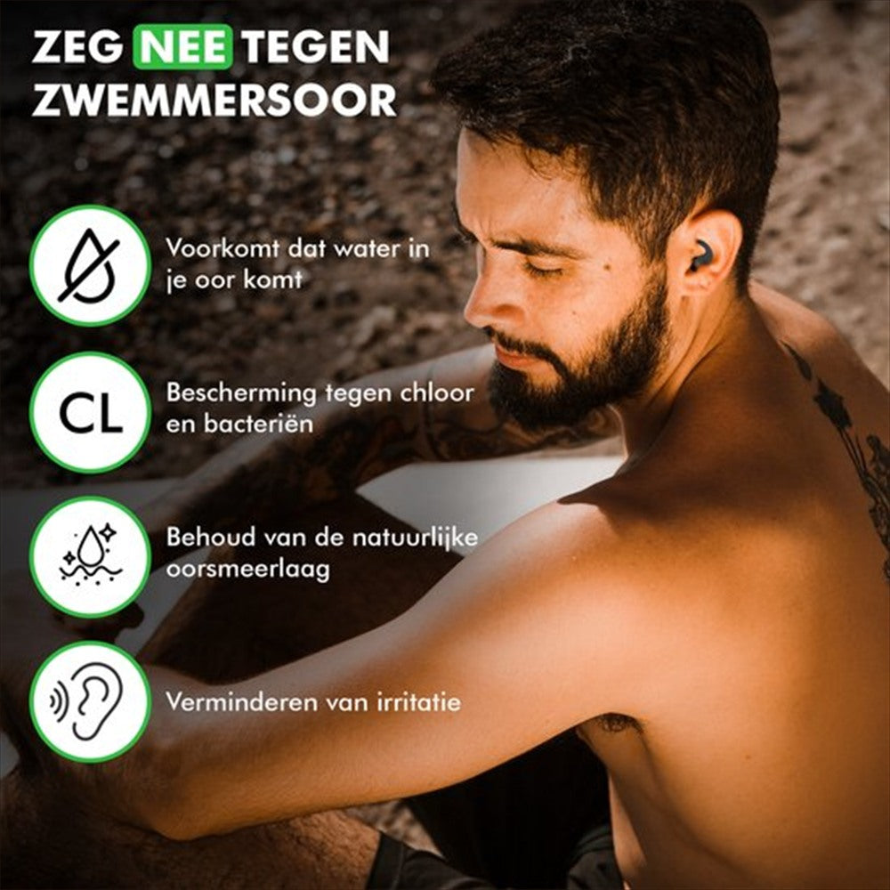 Man met Travelhawk zwemoordoppen in het oor, met de voordelen tegen zwemmersoor